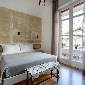 Couette-café Bonita, Naples