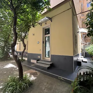 Couette-café Wanda, Naples